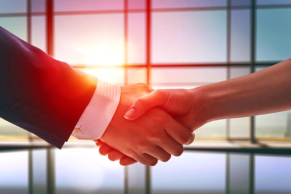 The Mediation Act 2017 Two people shaking hands